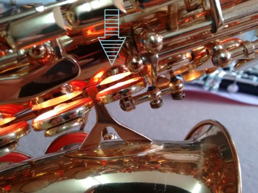 Rectificado y nivelado de los orificios del cuerpo del saxofón